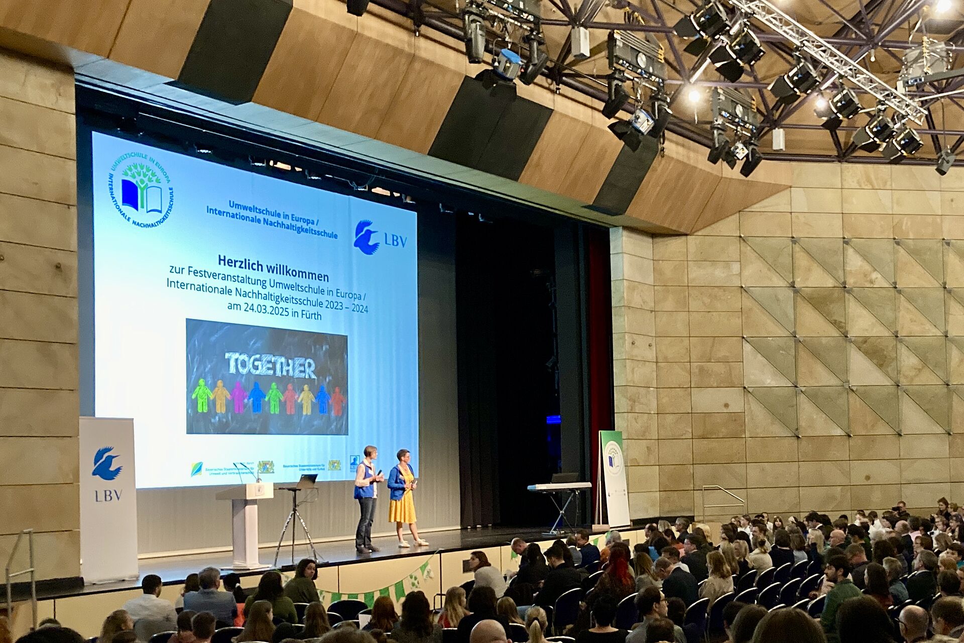 Teilnahme am Festakt zur Auszeichnung der Umweltschulen in der Fürther Stadthalle