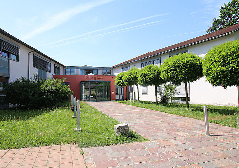 Bibliothek für Schüler*innen und Studierende im Haus Löhe 23 Bibliothek in Löhe 23