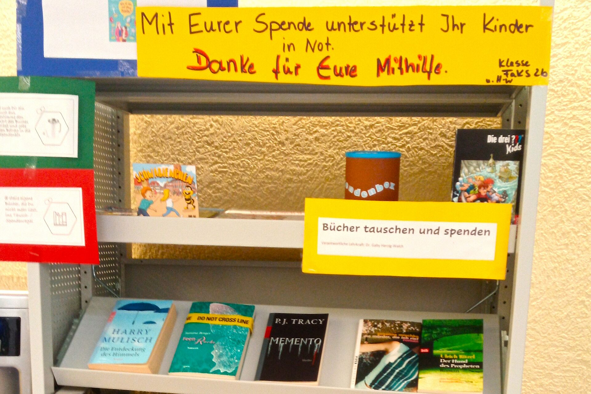 Bücherregal für einen guten Zweck